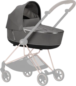 Cybex Mios Lux Carrycot -Stroller Shop 13 02 20214542145129 CYB 20 y315 EU SOGR Mios LuxCarryCot OnFrame topview closed ausgegraut